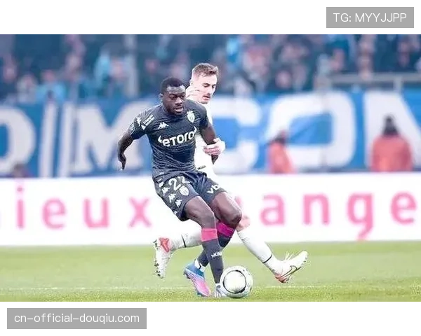 聚焦摩纳哥年轻边锋：联赛四月贡献3球2助，攻防两端俱佳